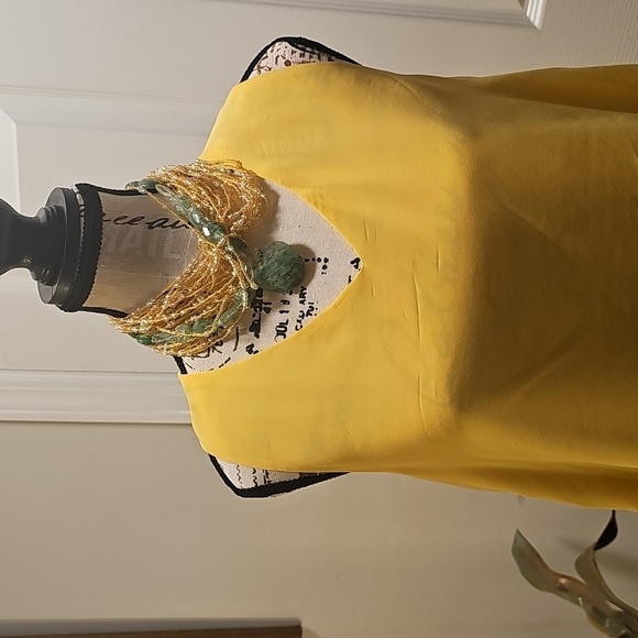 Sleveless Lemon Yellow 3 Layer Chiffon Blouse. - Picture 6 of 14